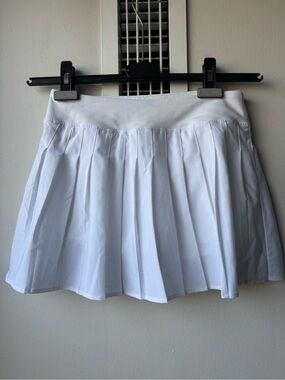Women’s White Pleated Skort